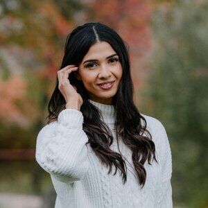 Meet your Posher, Larissa